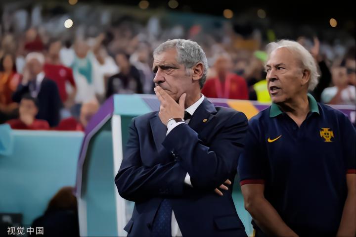 葡萄牙国家队主教练费尔南多·桑托斯在世界杯小组赛第二轮2
